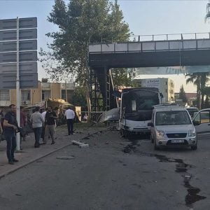 هجوم إرهابي يستهدف حافلة للشرطة في أضنة