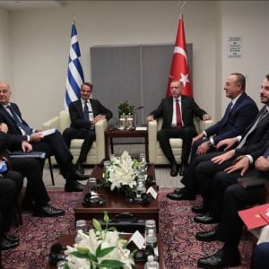 أردوغان يلتقي رئيس وزراء اليونان