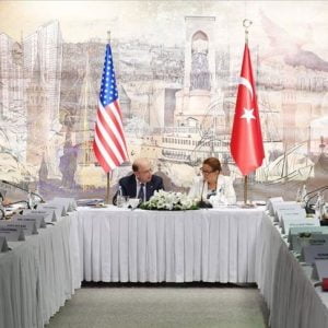 روس: تركيا تتمتع بمكانة اقتصادية للشركات الأمريكية أكثر من الصين