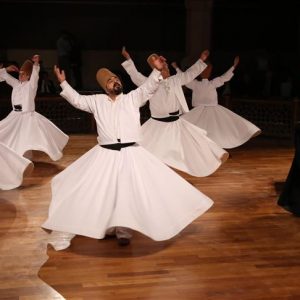 رئيس بعثة الاتحاد الأوروبي لدى تركيا يتابع رقصة “الدراويش”