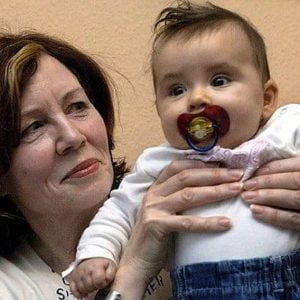 بالصور: امرأة تنجب 4 توائم بعمر 65 سنة.... لتصبح أماً لـ13 ابناً وابنة وجدة لـ 7 أحفاد !! 1