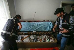 الامن التركي يداهم شقة في انقرة ويعتقل طبيبة سورية "صور" 4 الامن التركي يداهم شقة في انقرة ويعتقل طبيبة سورية "صور" 3