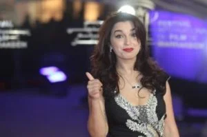 “شاهد” فنانة مغربية شهيرة تستفز المغاربة وتثير الجدل بهذا الفيديو