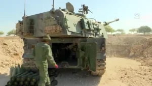 من داخل دبابة مدفعية تركية.. هكذا يبدو المشهد أثناء قصف الارهابيين
