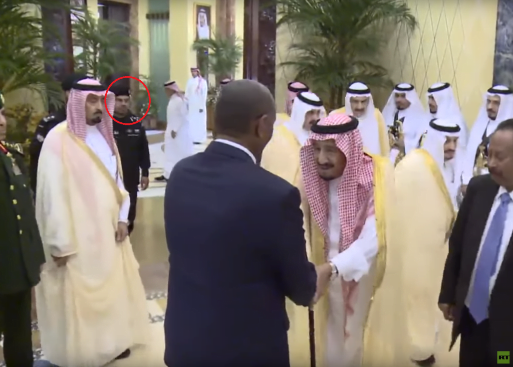 شاهد.. أول ظهور رسمي للحارس الجديد للملك سلمان 2 شاهد.. أول ظهور رسمي للحارس الجديد للملك سلمان 1