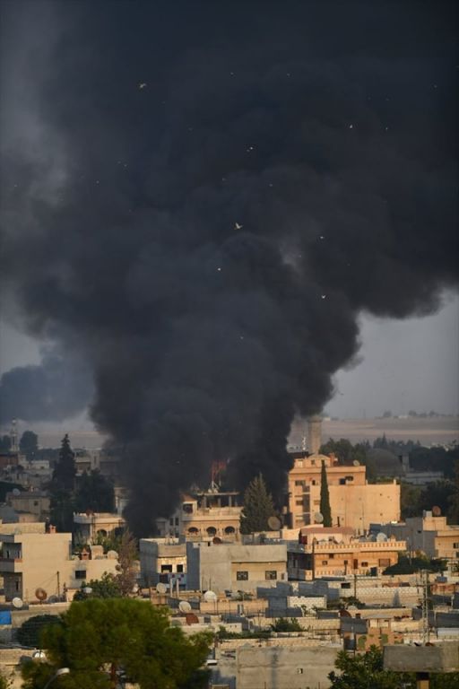 ارتفاع اعمدة الدخان السوداء من مدينة تل أبيض الواقعة تحت سيطرة الوحدات الكردية"صور" 5