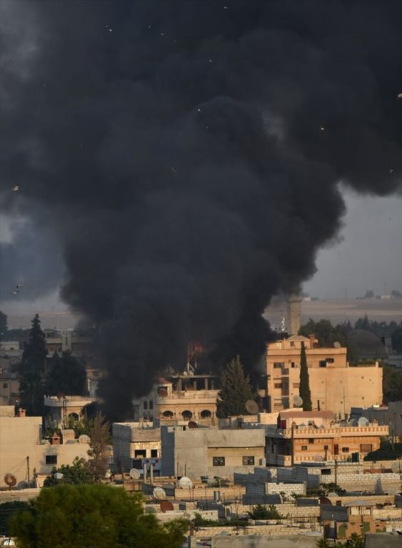 ارتفاع اعمدة الدخان السوداء من مدينة تل أبيض الواقعة تحت سيطرة الوحدات الكردية"صور" 3