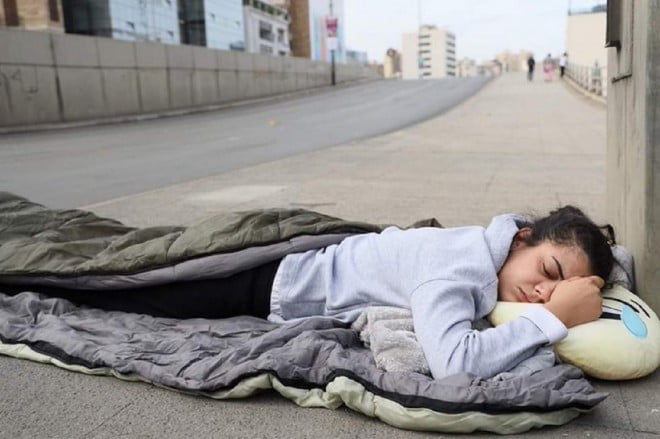 انتشار صورة لشابة في لبنان على مواقع التواصل الاجتماعي بشكل كبير.. ما قصتها؟ 2 انتشار صورة لشابة في لبنان على مواقع التواصل الاجتماعي بشكل كبير.. ما قصتها؟ 1