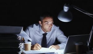 تحذير.. دراسة تكشف تأثيرات خطيرة للعمل ليلاً