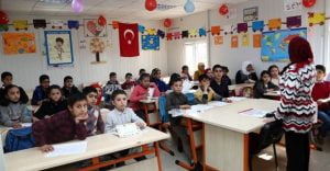 صحيفة تركية تنشر شهادات لأطفال سوريين وقعوا ضحيةً للتنمر والرفض الاجتماعي