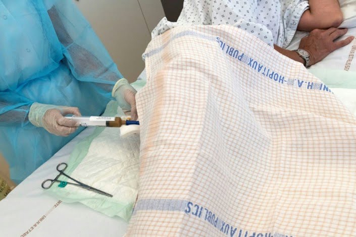 العلاج بـ"البراز" .. آفاق واعدة ونسب شفاء عالية!! 19