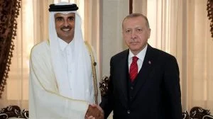 أمير قطر يتصل “باخيه” اردوغان لمناقشة آخر مستجدات الأحداث في سوريا
