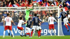 تركيا تنتزع تعادلًا ثمينًا من فرنسا في تصفيات “يورو 2020”