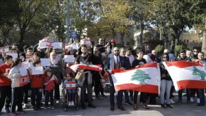 إسطنبول.. وقفة تضامنية مع الاحتجاجات اللبنانية