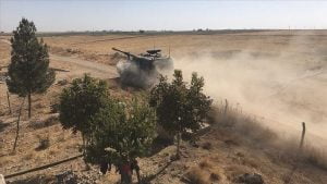 الدفاع التركية تعلن تدمير سيارة مفخخة في تل أبيض السورية