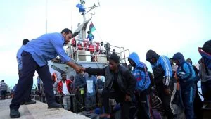 مصرع طفل و إنقاذ 33 مهاجرا غير نظامي غربي تركيا