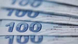 الدولار يتراجع أمام الليرة التركية