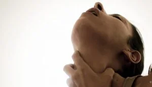 بعد ساعاتٍ قليلة على نحر سعودي لابنة عمّه .. مكة تستيقظ على جريمة مروّعة والجاني يُبلغ الأمن دون أن يهرب!