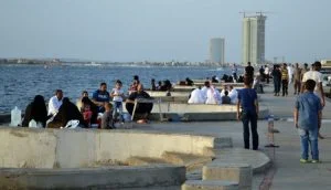 فتاة كورنيش جدة “المتحرشة” بالشباب تبكي وتنهار في فيديو جديد.. “شاهد” ما حدث لها