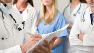 في مركز طبي باسطنبول.. طبيب يقتل طبيبة