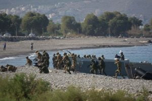 "موجهة ضد تركيا".. الجيش المصري ينفذ عملية إنزال بحري غير مسبوقة (صور) 1