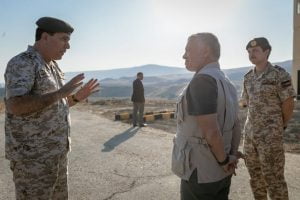 “شاهد” الملك عبدالله الثاني يُصلي في الباقورة المستعادة .. ويوجّه صفعة لإسرائيل بعد رفض هذا الطلب 3