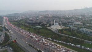   عودة ملايين الطلبة الأتراك لمدارسهم وحركة مرور كثيفة في إسطنبول (صور)