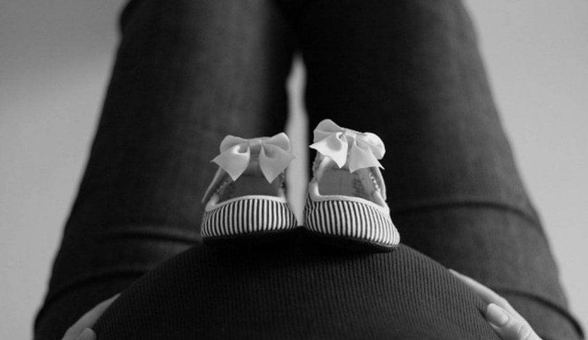 لماذا يشيب شعر المرأة خلال فترة الحمل وما الحل؟! 45