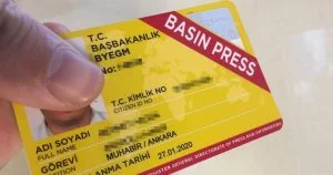 السلطات التركية تلغي تراخيص مئات الصحفيين