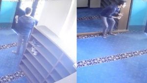 لصان يسرقان مسجد في بورصة بطريقة غريبة جداً (فيديو)