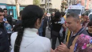 ذعر في إسطنبول .. إنقاذ 13 شخصاً بينهم أطفال!! (صور)