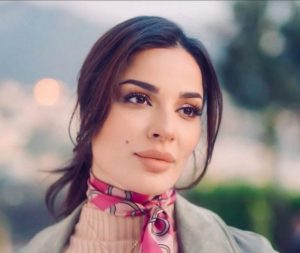 الممثلة نادين نجيم تسخر من السياسيين اللبنانيين (فيديو)