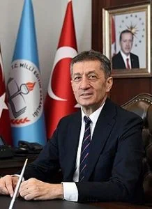 تصريح هام من وزير التعليم حول الطلبة الأجانب والسوريين في المدارس التركية