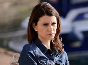 بيرين سات لا تعرف التقبيل وزوجها انزعج من قلة خبرتها!