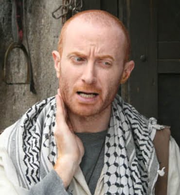 فتاة مجهولة مع " نمس باب الحارة".. هل تزوج سرا؟!(صور) 7