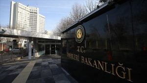 تركيا.. وزارة الخارجية توصي مواطنيها بالامتناع عن السفر إلى شرق أوكرانيا