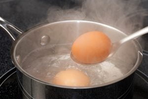 كم بيضة يجب أن تأكلوا في اليوم؟ أخصائية تجيب