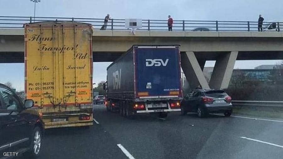 صورة.. ذكاء سائق ينقذ امرأة من ميتة بشعة 1