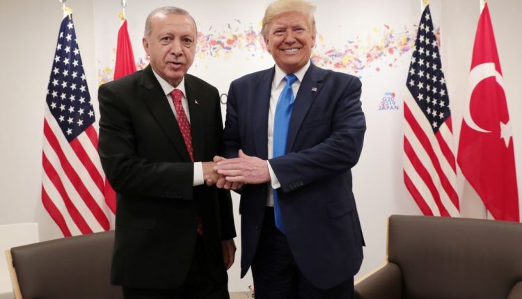 الرئيسان الأمريكي دونالد ترامب (يمين) والتركي رجب طيب أردوغان