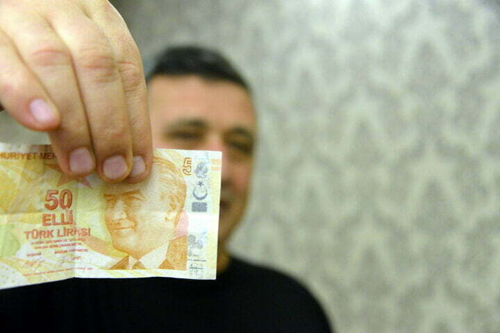 الورقة النقدية من فئة 50 ليرة المطلوب لبيعها 50 ألف ليرة