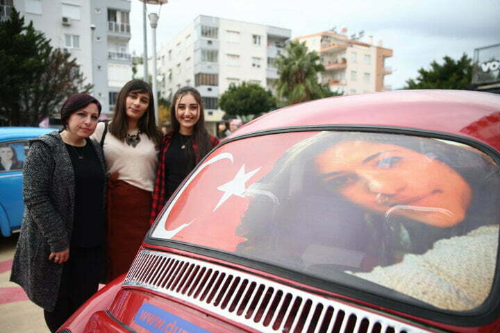 بالصور: عشاق "الخنساء" يجتمعون دعمًا للنساء في تركيا 89