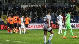 باشاك شهير يكتسح قاسم باشا في الدوري التركي