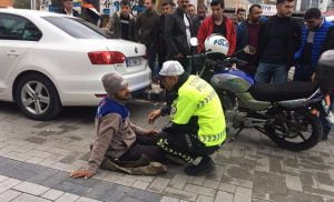 جانب من اعتصام المواطن التركي إلى جانب دراجته