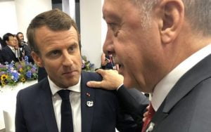 كيف “وبخ” الرئيس أردوغان نظيره الفرنسي بسبب منظومة “إس-400”