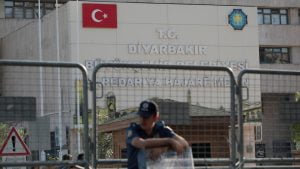  اعتقال 3 رؤساء بلديات تركية