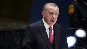 أردوغان يهدي زعماء العالم في جنيف كتابا 