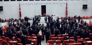 العدالة والتنمية التركي يتقدم بطلب لرفع الحصانة البرلمانية عن 18 نائبًا تركيا