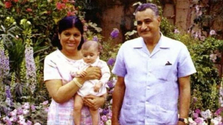 حينما وقع زعماء عرب في الحب.. كيف التقوا شريكات حياتهم؟! 9