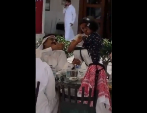 شاهد فيديو لـ”نائلة” ابنة الأمير تميم مع جدها الشيخ حمد التقط دون علمهما يحظى بتفاعل واسع