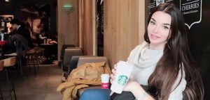 بعد مقاطعها المثيرة للجدل.. الراقصة جوهرة تغادر مصر إلى الكويت وتوجه هذه الرسالة (فيديو)